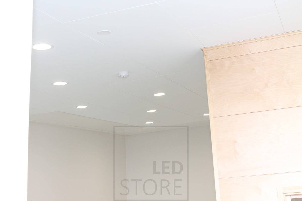 Kulaté stropní svítidlo LED s rovnoměrným a účinným osvětlením, vhodné do všech místností v domácnosti. Ledstore.fi